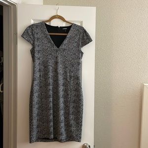 Express. Size M. Black and white.